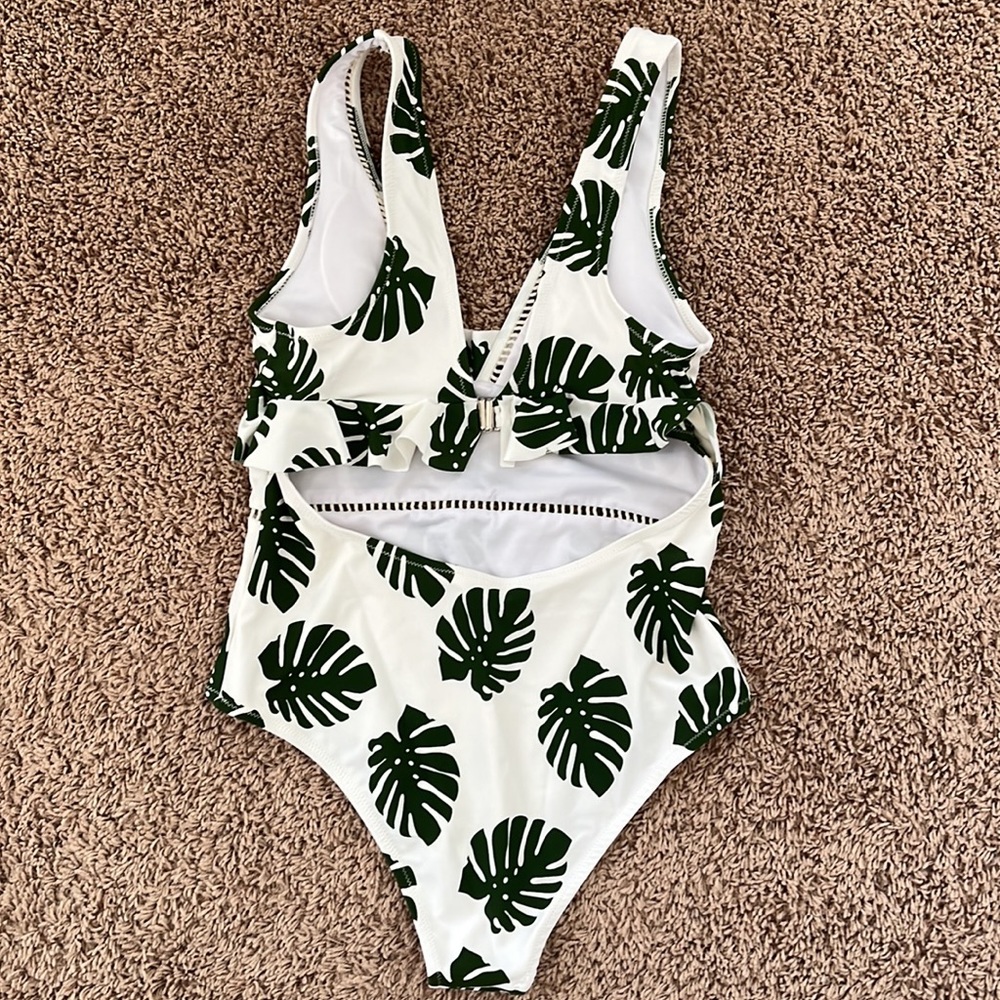 Woman’s Cupshe palm print one piece bathing suit, medium - Picture 3 of 5